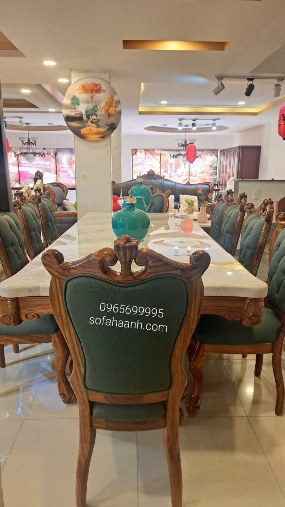 bàn ăn cổ điển tại Lâm Đồng